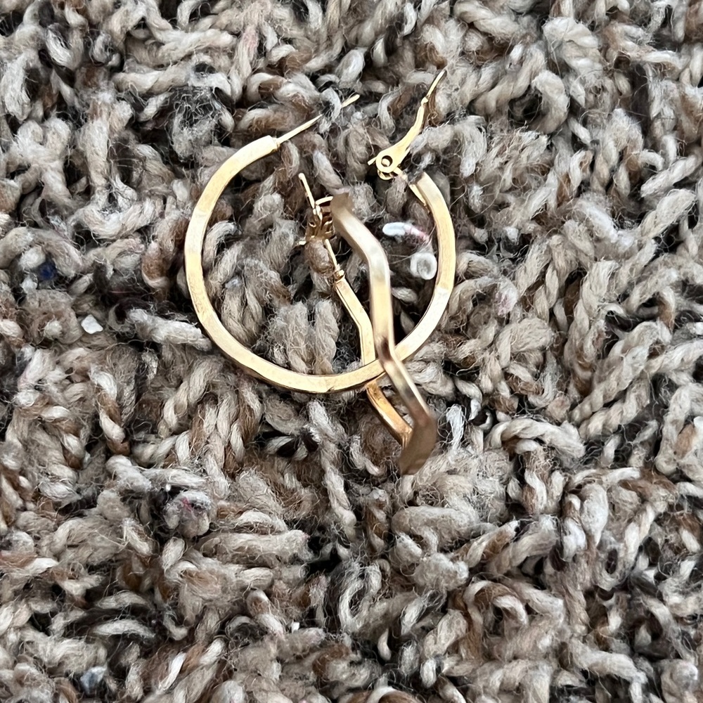 gold zigzag hoops